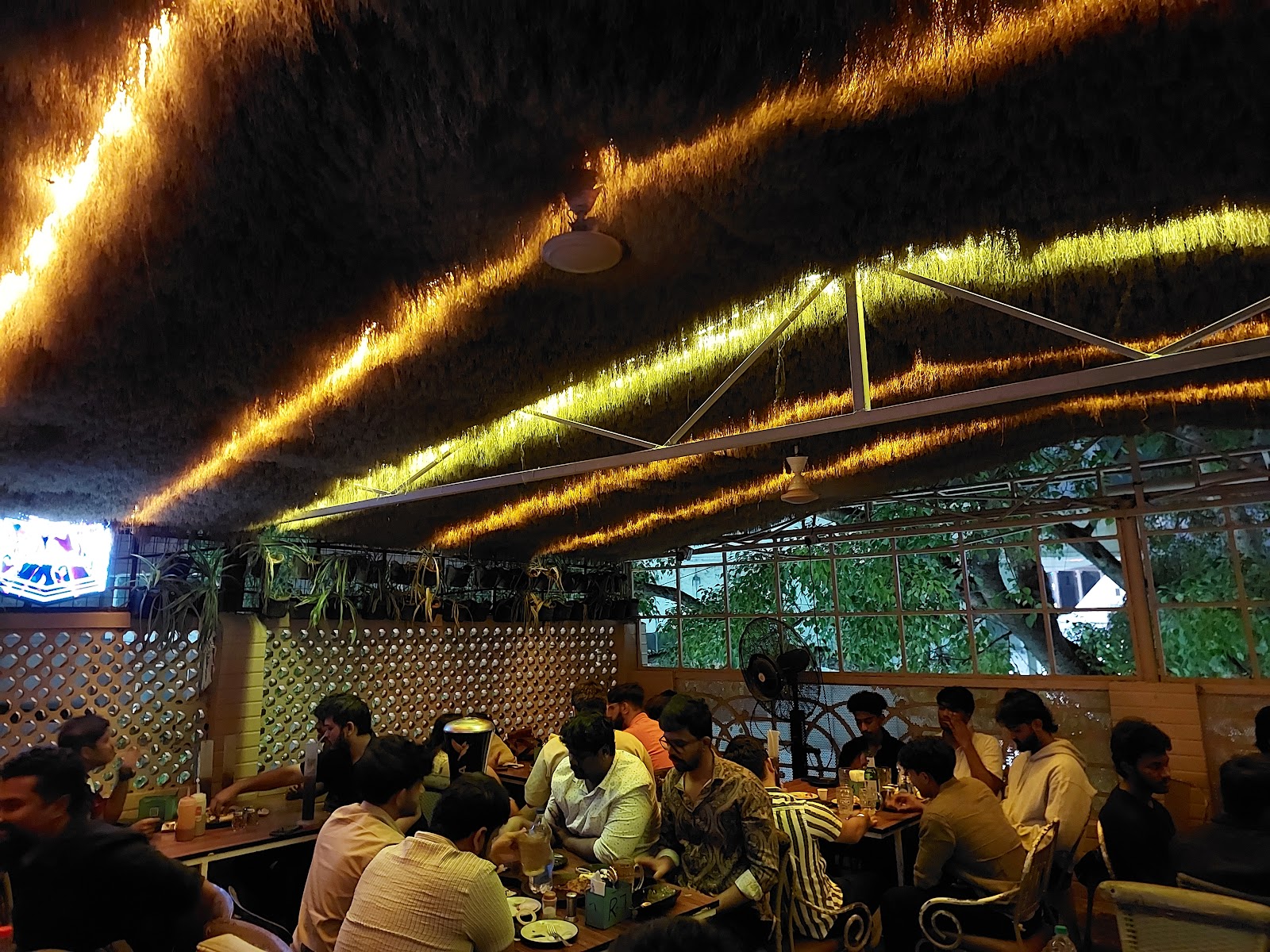 Chin Lung Resto Bar — Pub/Bar in Residency Road, Bangalore (on-site parking, in-house decoration, DJ permitted, bar service available) — photo 4