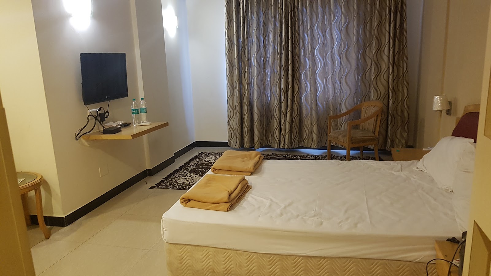 Hotel Aj International — Banquet Hall in Shivajinagar, Bangalore (on-site parking, in-house decoration, bar service available, 200–300 guest capacity) — photo 2