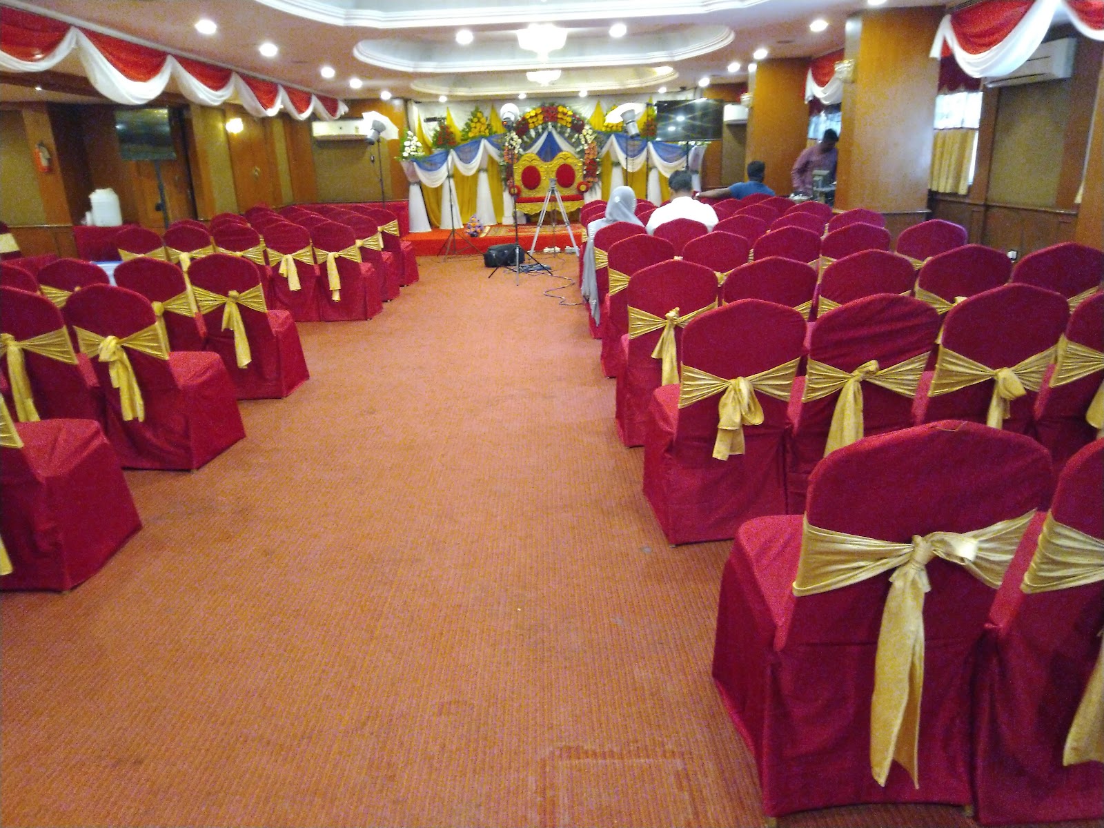Hotel Aj International — Banquet Hall in Shivajinagar, Bangalore (on-site parking, in-house decoration, bar service available, 200–300 guest capacity) — photo 3