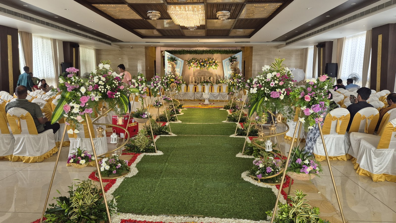 Vishal Royal Convention And Party Hall — Banquet Hall in Bangalore (on-site parking, in-house decoration, bar service available, 350–1000 guest capacity)