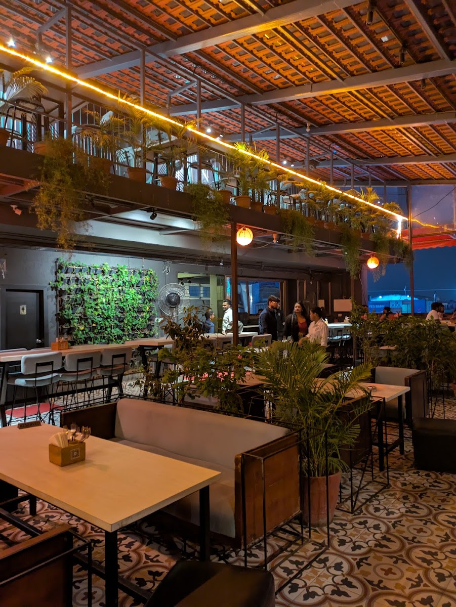 Shift Lounge — Pub/Bar in Bangalore (on-site parking, in-house decoration, DJ permitted, bar service available)
