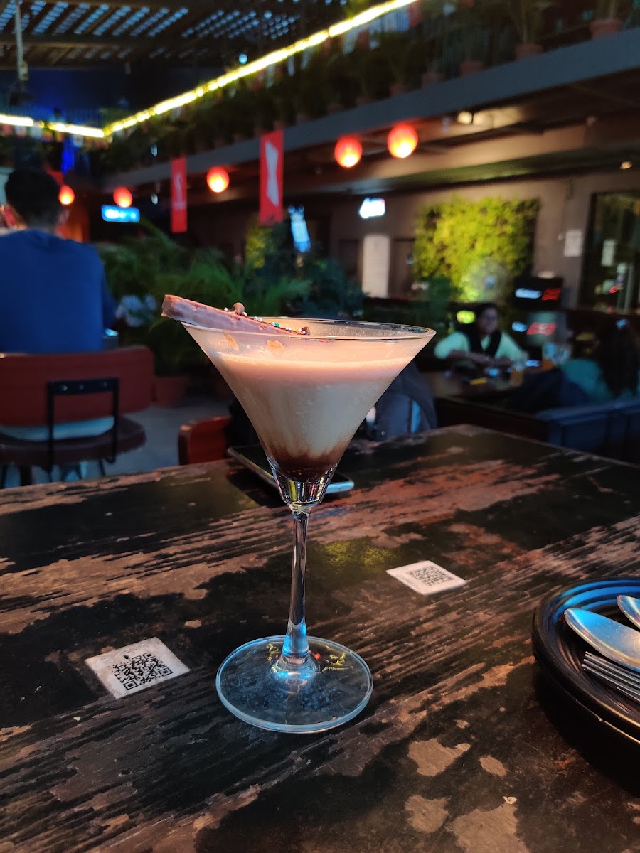 Shift Lounge — Pub/Bar in HSR Layout, Bangalore (on-site parking, in-house decoration, DJ permitted, bar service available) — photo 3