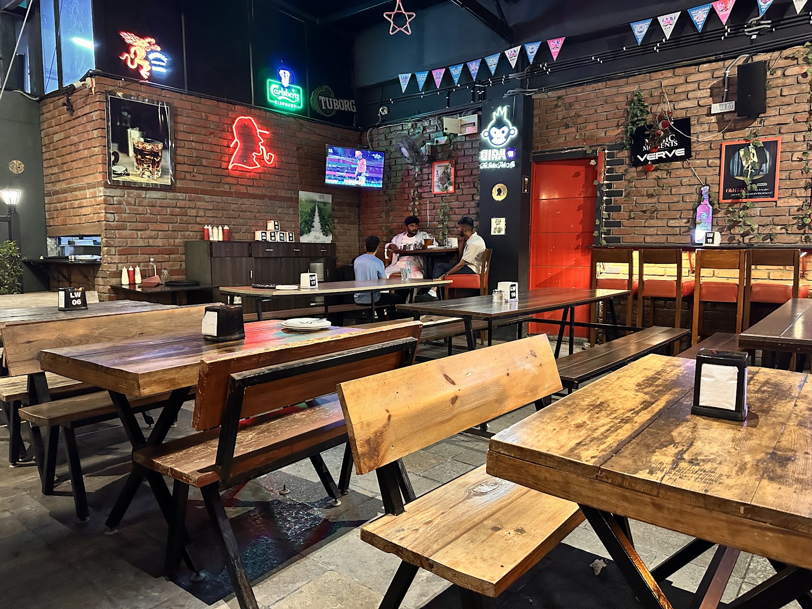 Sherlock's Lounge & Kitchen Nagarbhavi — Banquet Hall in Nagarabhavi, Bangalore (on-site parking, in-house decoration, DJ permitted, bar service available) — photo 2