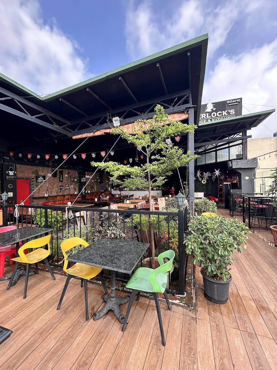 Sherlock's Lounge & Kitchen Nagarbhavi — Banquet Hall in Nagarabhavi, Bangalore (on-site parking, in-house decoration, DJ permitted, bar service available) — photo 4