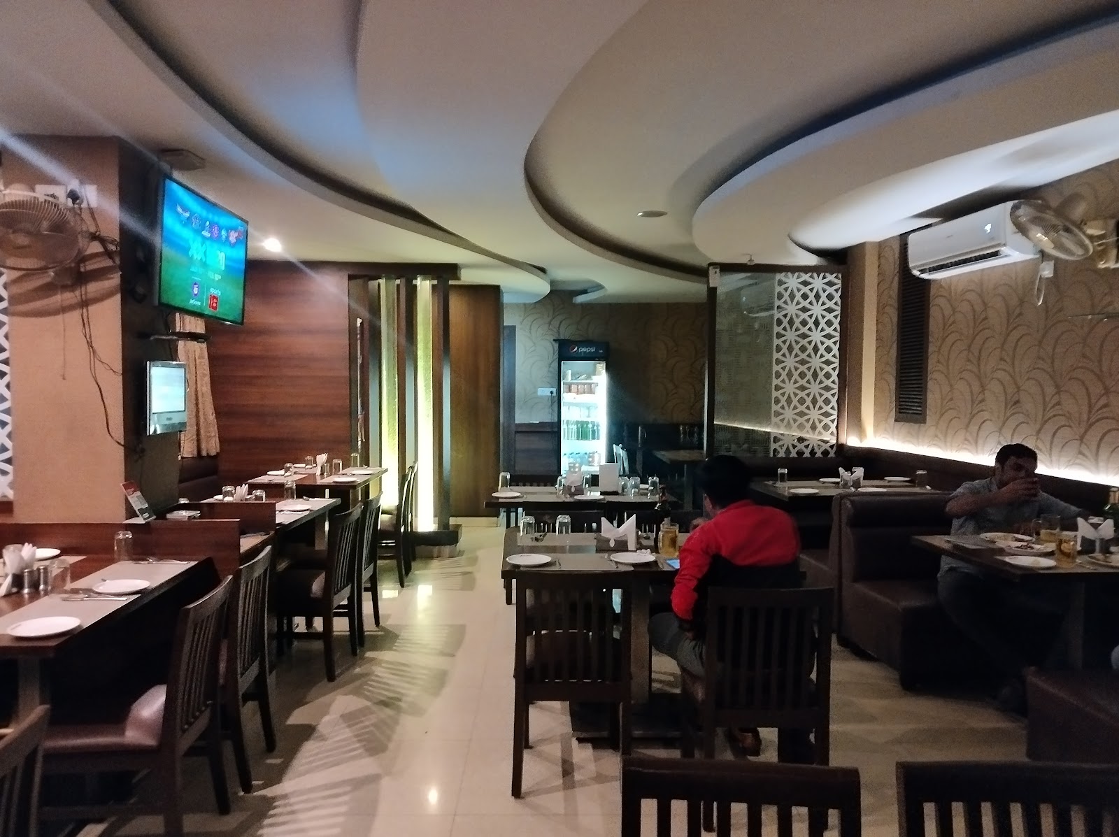 North Wind Restaurant — Restaurant in Seshadripuram, Bangalore (on-site parking, in-house decoration, DJ permitted, bar service available) — photo 4