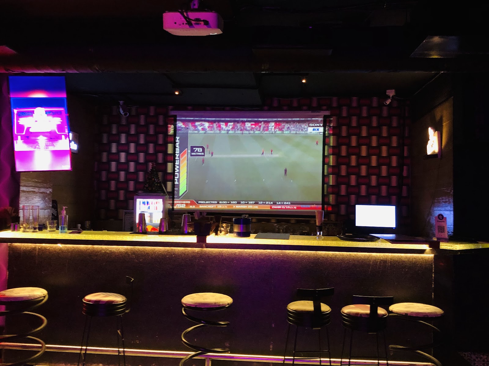 Glassy Lounge Bar — Pub/Bar in Bangalore (on-site parking, in-house decoration, DJ permitted, bar service available)