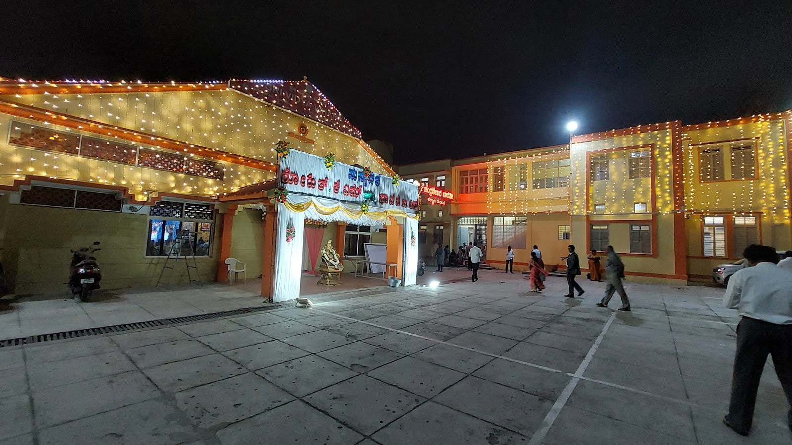 Sri Chandrashekhara Bharati Kalyana Mantapa — Banquet Hall in Basavanagudi, Bangalore (on-site parking, in-house decoration, DJ permitted, bar service available) — photo 4