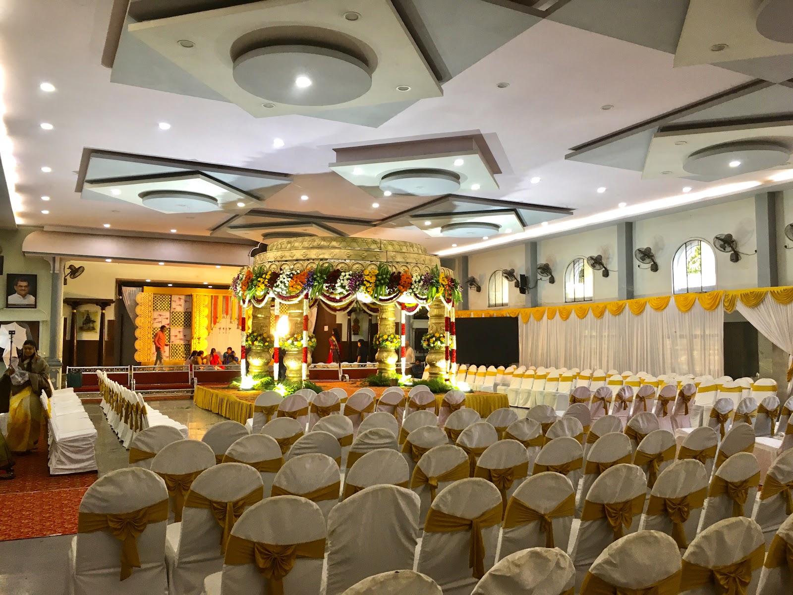 Sri Dharmastala Manjunatha Swamy Kalyana Mantapa — Banquet Hall in Bangalore (on-site parking, in-house decoration, DJ permitted, bar service available)