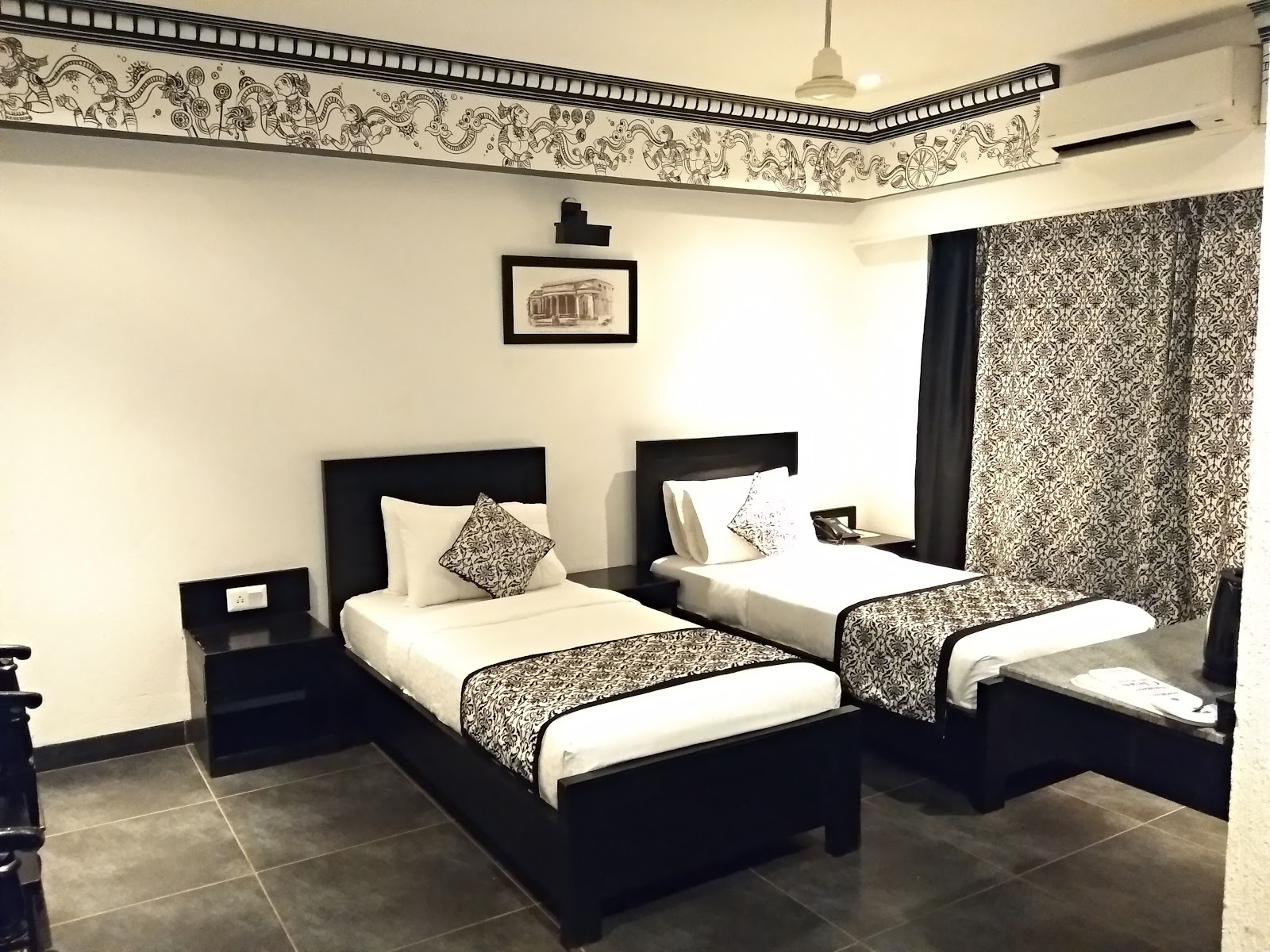 Hotel Liwa — Banquet Hall in Yelahanka, Bangalore (on-site parking, in-house decoration, outside catering allowed, bar service available) — photo 2