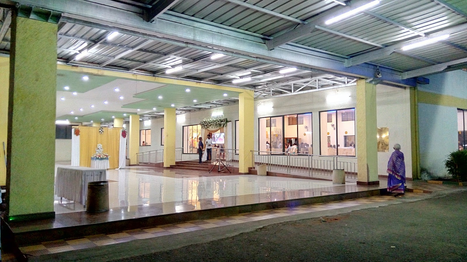Utsava Kalyana Mantapa — Banquet Hall in Yelahanka, Bangalore (on-site parking, in-house decoration, DJ permitted, bar service available) — photo 4