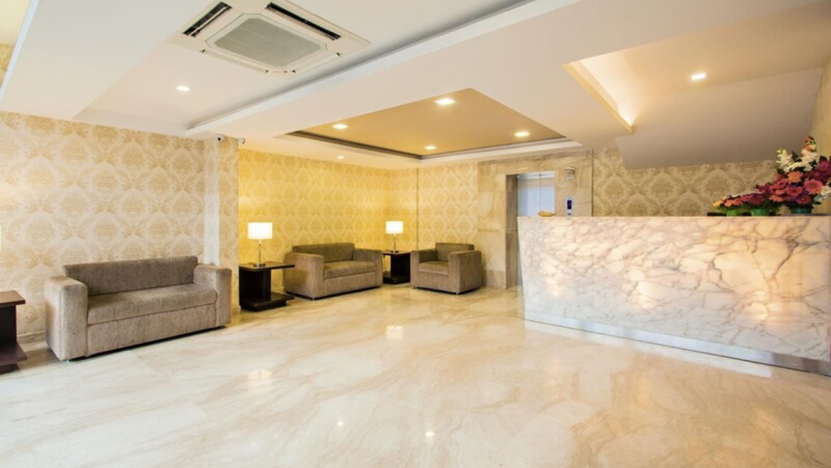 Comfy Business Hotel — Banquet Hall in Koramangala, Bangalore (on-site parking, in-house decoration, bar service available, 100–150 guest capacity) — photo 4