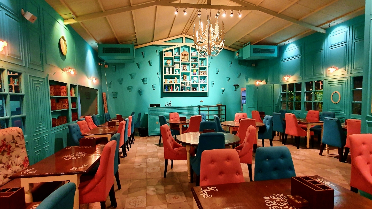 5th Avenue Cafe — Restaurant in Koramangala, Bangalore (on-site parking, in-house decoration, DJ permitted, bar service available)