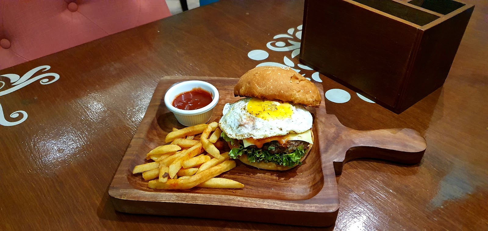 5th Avenue Cafe — Restaurant in Koramangala, Bangalore (on-site parking, in-house decoration, DJ permitted, bar service available) — photo 2