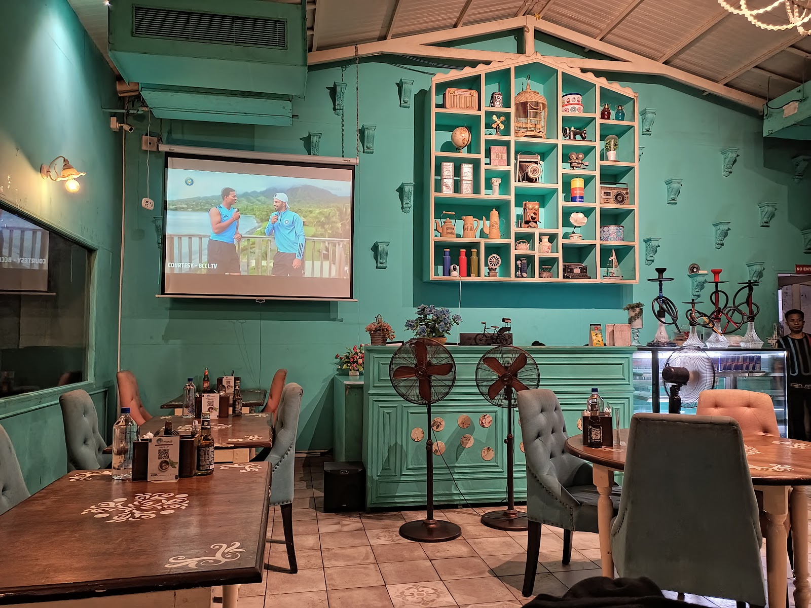 5th Avenue Cafe — Restaurant in Koramangala, Bangalore (on-site parking, in-house decoration, DJ permitted, bar service available) — photo 3