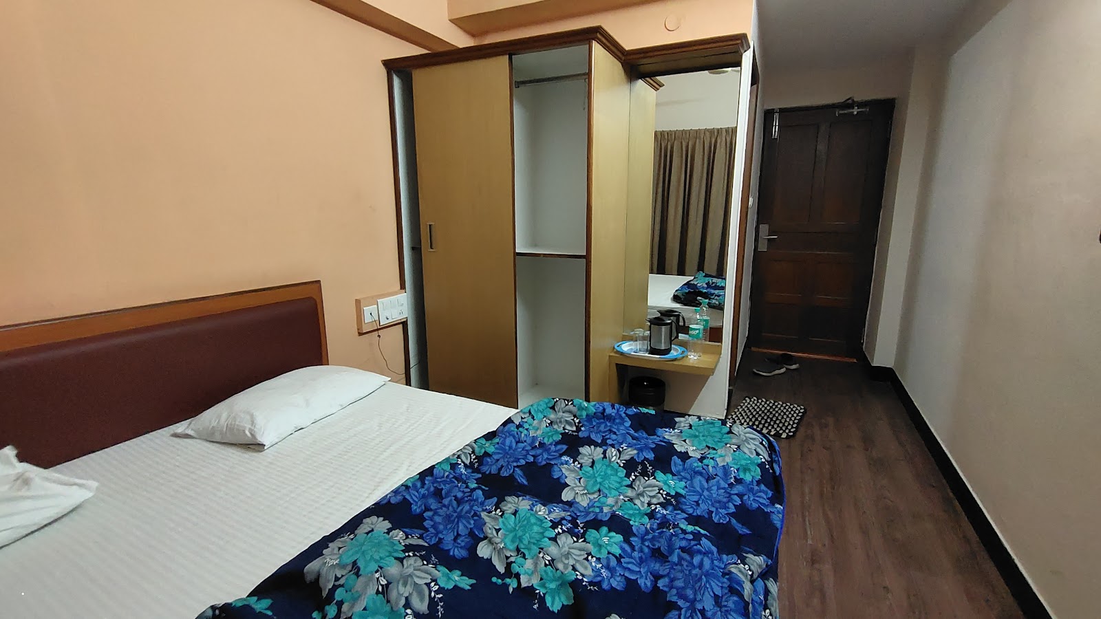 Hotel Madhu — Banquet Hall in Rajajinagar, Bangalore (on-site parking, in-house decoration, bar service available, 80–125 guest capacity) — photo 2