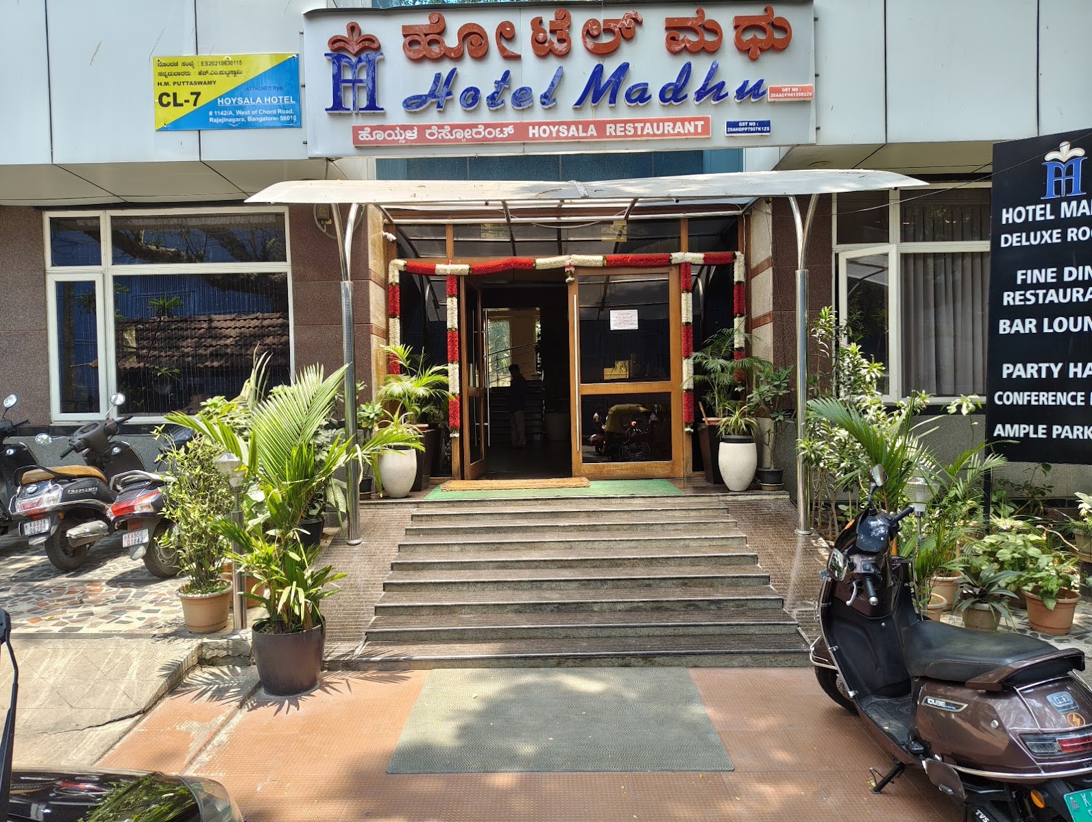 Hotel Madhu — Banquet Hall in Rajajinagar, Bangalore (on-site parking, in-house decoration, bar service available, 80–125 guest capacity) — photo 3