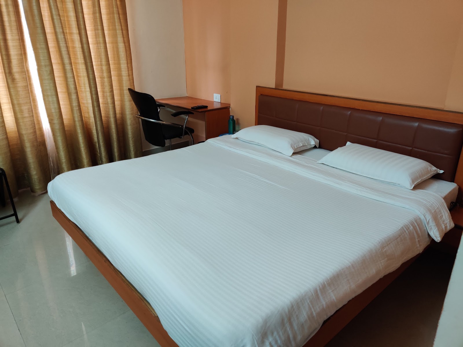Hotel Madhu — Banquet Hall in Rajajinagar, Bangalore (on-site parking, in-house decoration, bar service available, 80–125 guest capacity) — photo 4