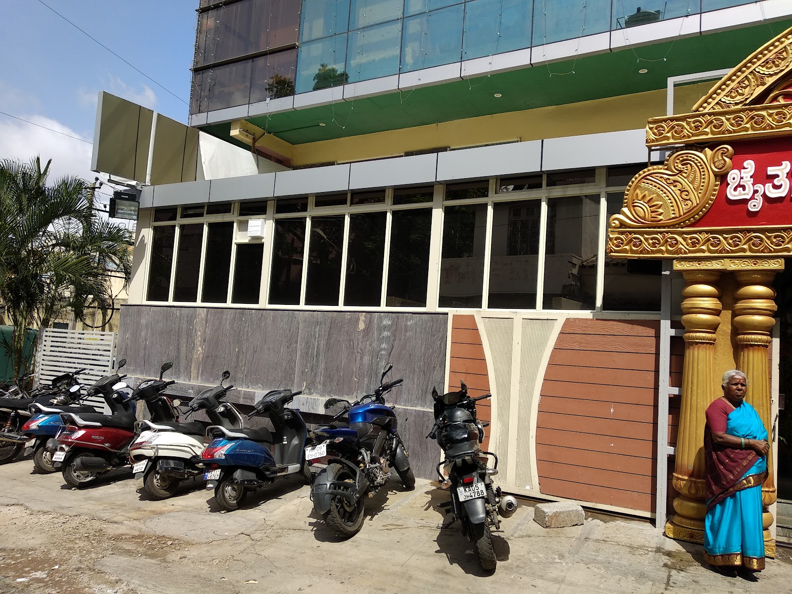 BM Yoga Bhavana — Banquet Hall in Rajajinagar, Bangalore (on-site parking, in-house decoration, DJ permitted, bar service available) — photo 4
