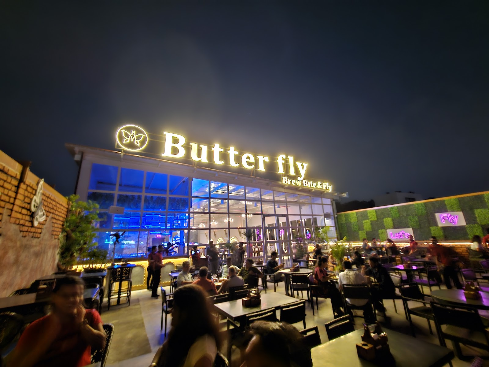 Levitate Brewery And Kitchen — Pub/Bar in Koramangala, Bangalore (on-site parking, in-house decoration, DJ permitted, bar service available) — photo 4