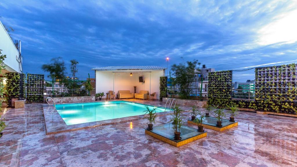 Hotel Presidency — Banquet Hall in Electronic City, Bangalore (on-site parking, in-house decoration, outside catering allowed, bar service available)