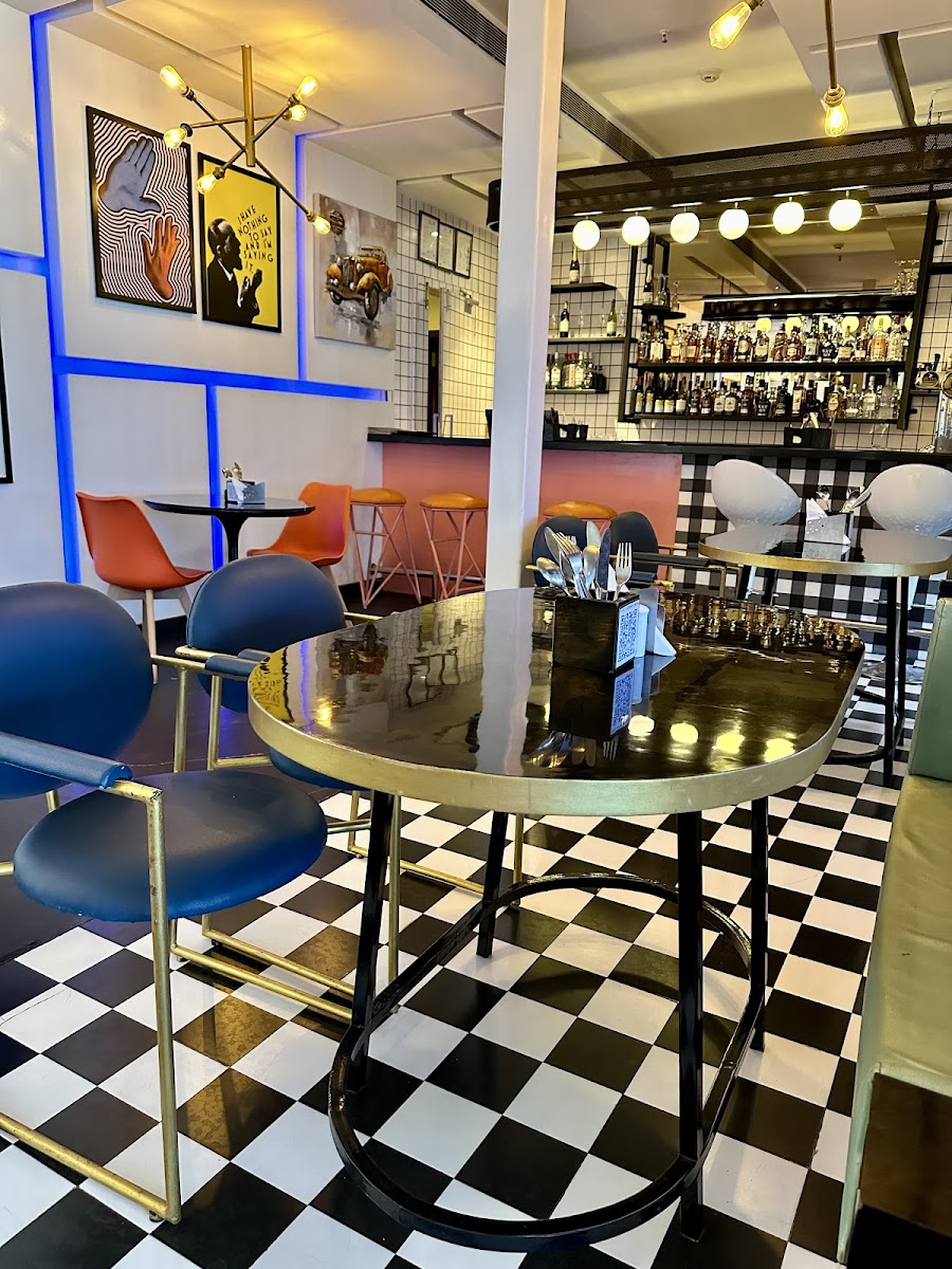 Chameleon Lounge Bar — Pub/Bar in Yeshwanthpur, Bangalore (on-site parking, in-house decoration, DJ permitted, bar service available) — photo 2