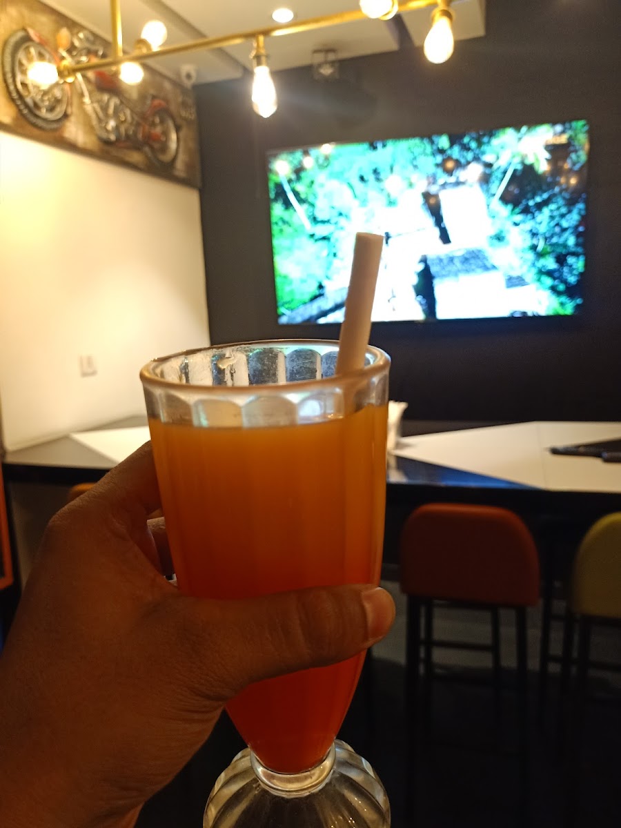 Chameleon Lounge Bar — Pub/Bar in Yeshwanthpur, Bangalore (on-site parking, in-house decoration, DJ permitted, bar service available) — photo 3