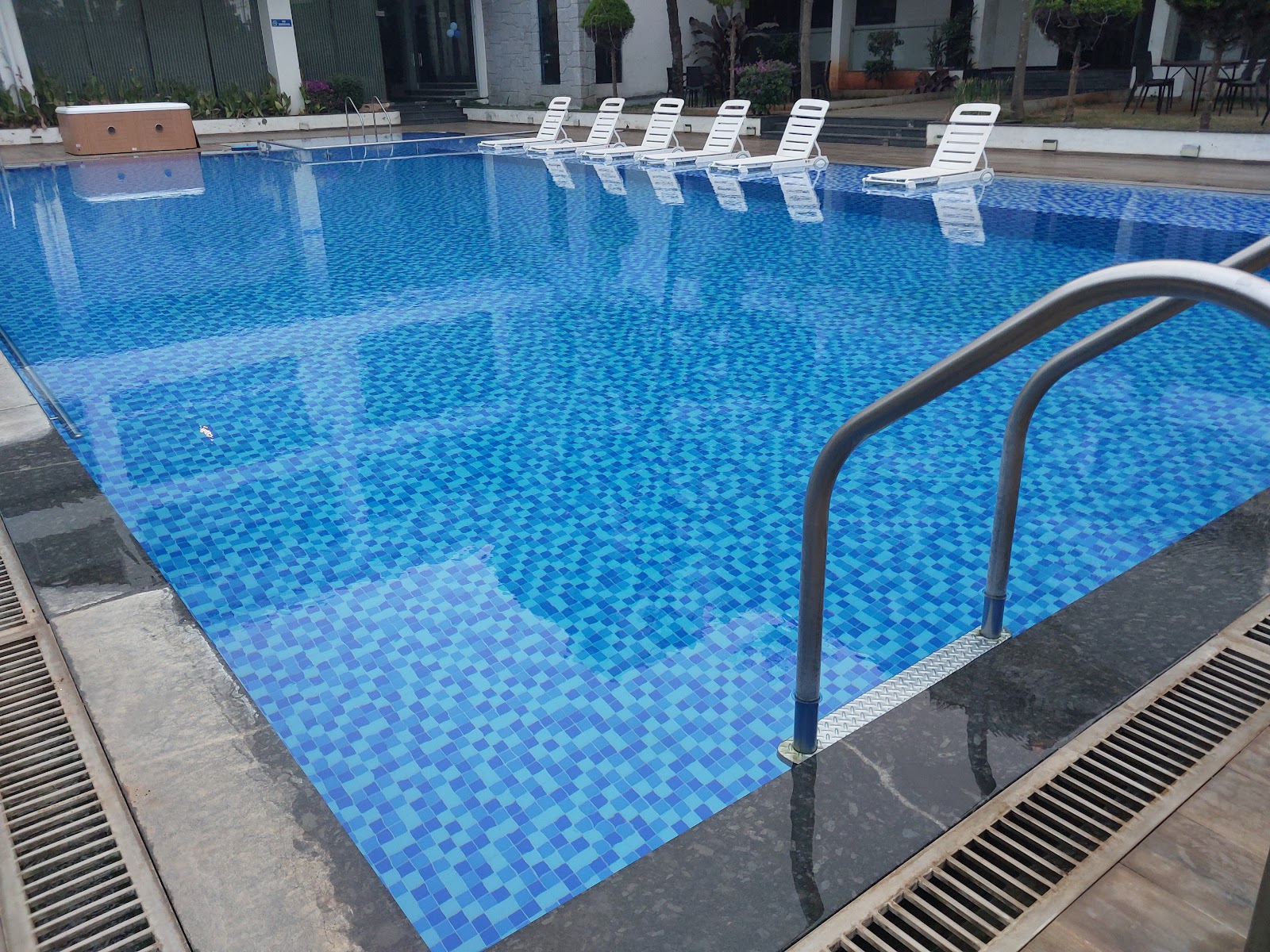VRR Astoria Hotel and Convention Center — Banquet Hall in Electronic City, Bangalore (on-site parking, in-house decoration, bar service available, 0–3000 guest capacity) — photo 3