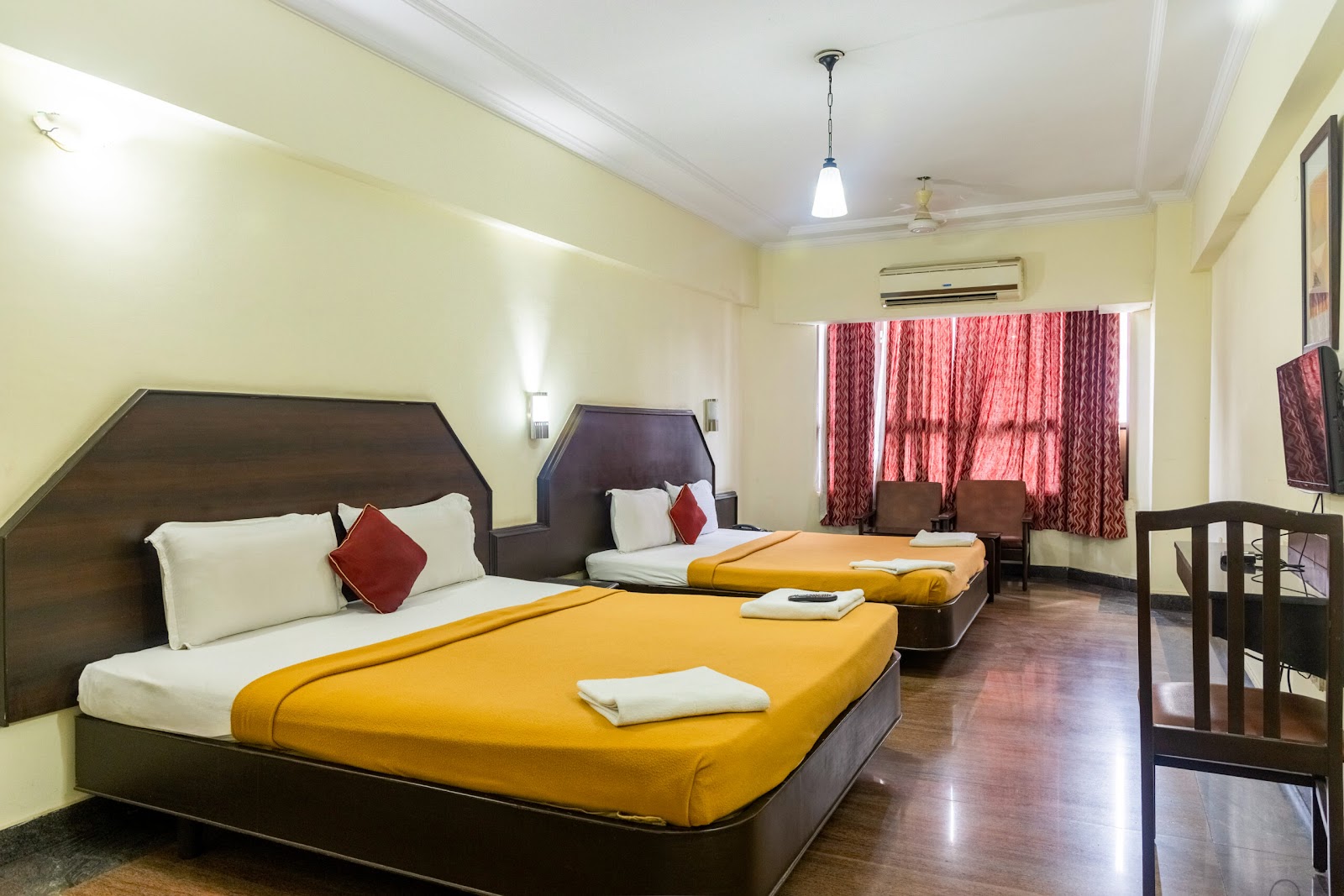 Hotel Samrat Residency — Banquet Hall in Seshadripuram, Bangalore (on-site parking, in-house decoration, bar service available, 150–250 guest capacity) — photo 2