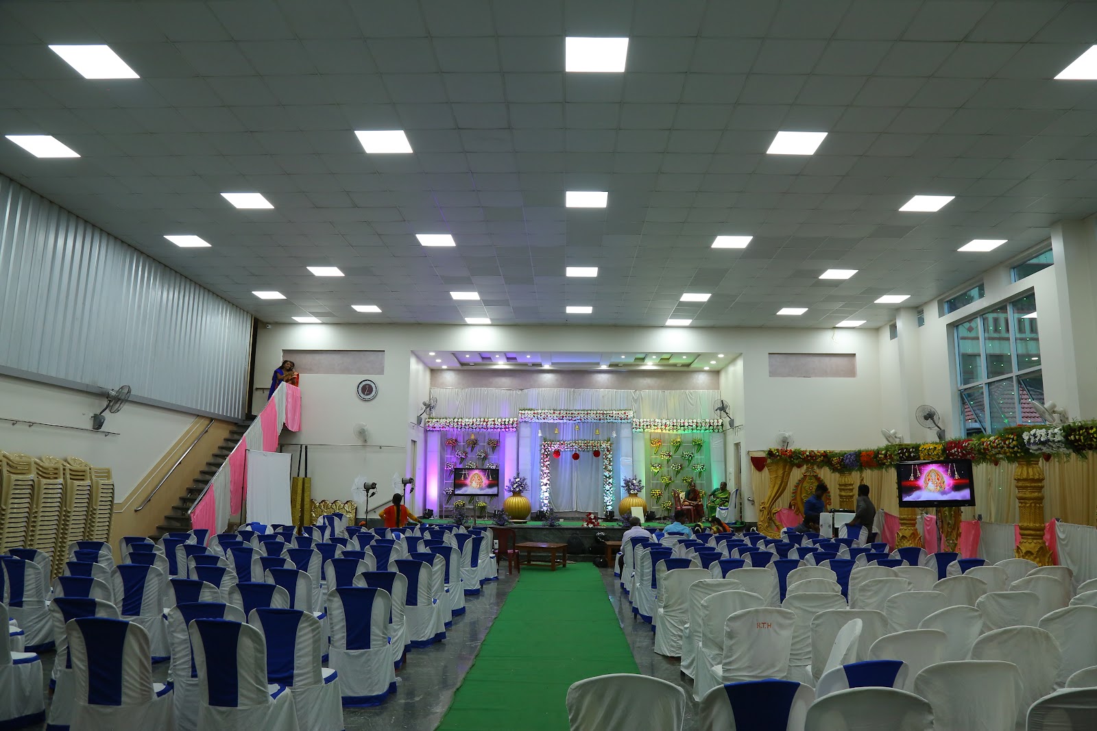 Srinivasa Kalyana Mantapa · Chandapura — Banquet Hall in Bangalore (on-site parking, in-house decoration, DJ permitted, bar service available)