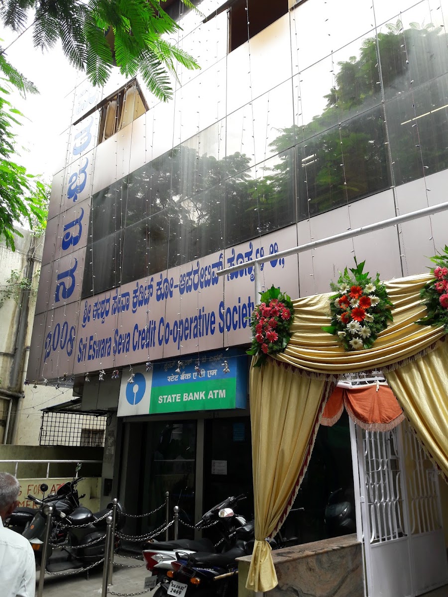 Sri Eswara Seva Mandali Kalyana Mantapa — Banquet Hall in Malleswaram, Bangalore (on-site parking, in-house decoration, DJ permitted, bar service available) — photo 2