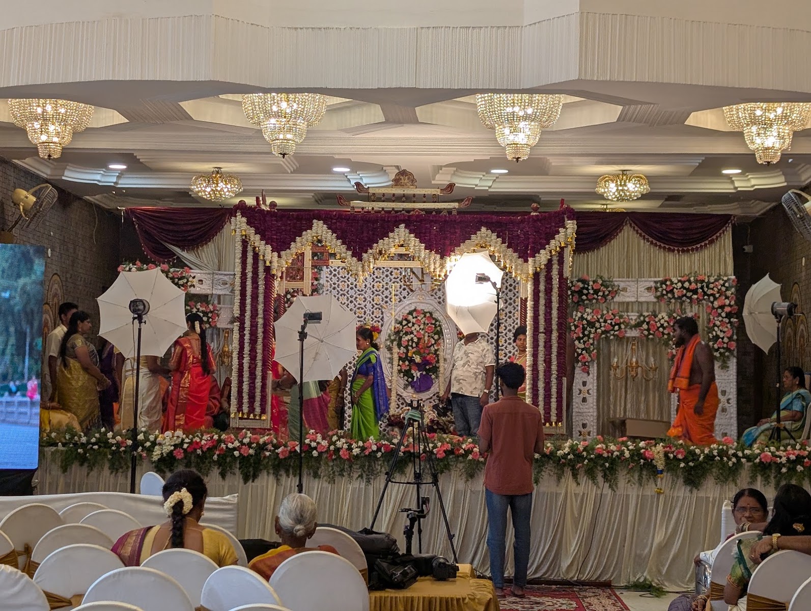 Jalaram Bhavan — Banquet Hall in Rajajinagar, Bangalore (on-site parking, in-house decoration, DJ permitted, bar service available) — photo 2